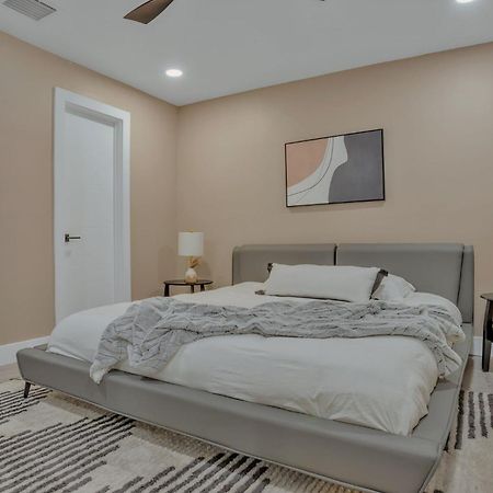 Stunning 2 Story Villa With Pool Fort Lauderdale Exteriör bild