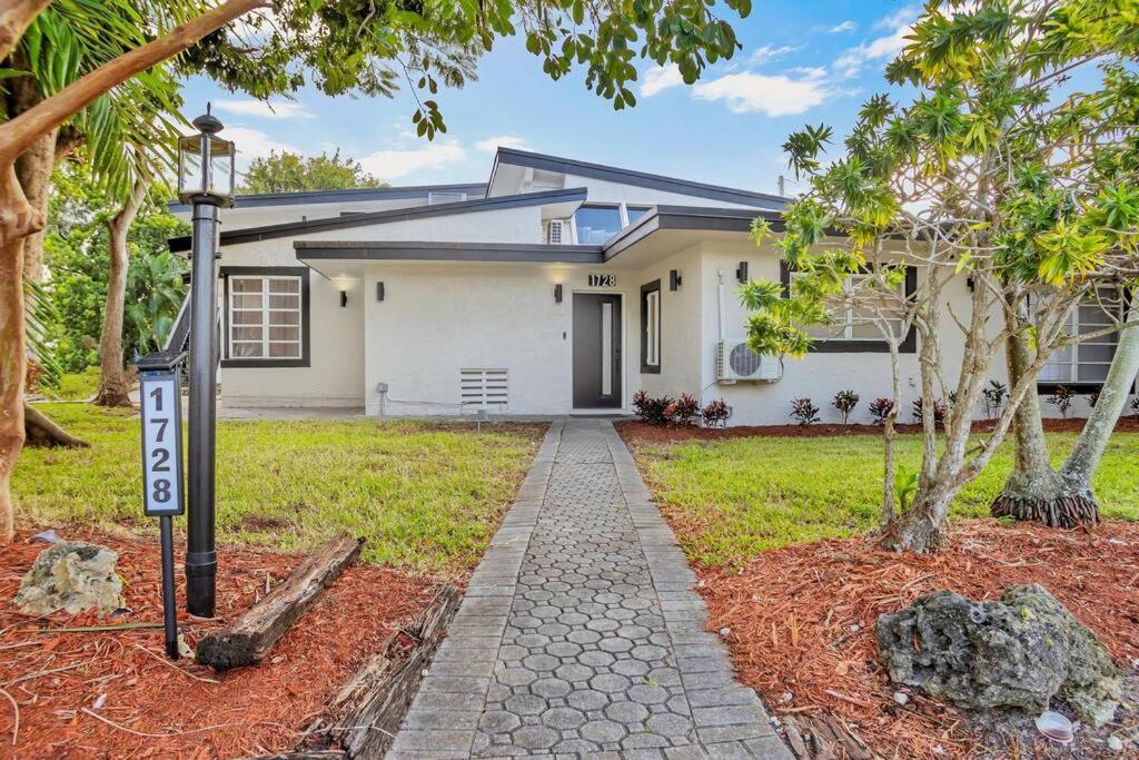 Stunning 2 Story Villa With Pool Fort Lauderdale Exteriör bild