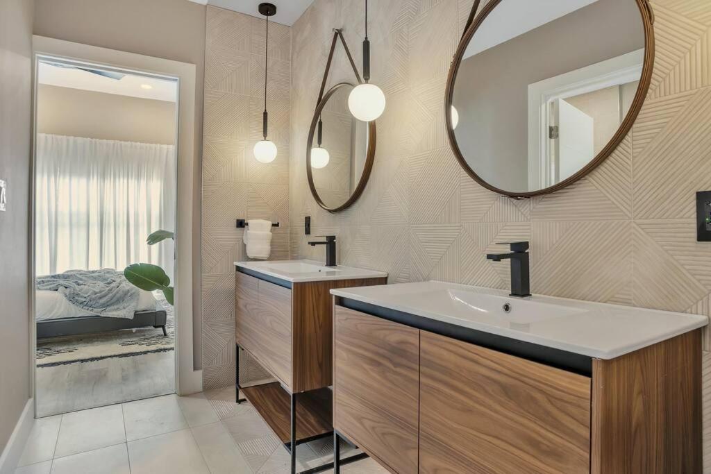 Stunning 2 Story Villa With Pool Fort Lauderdale Exteriör bild