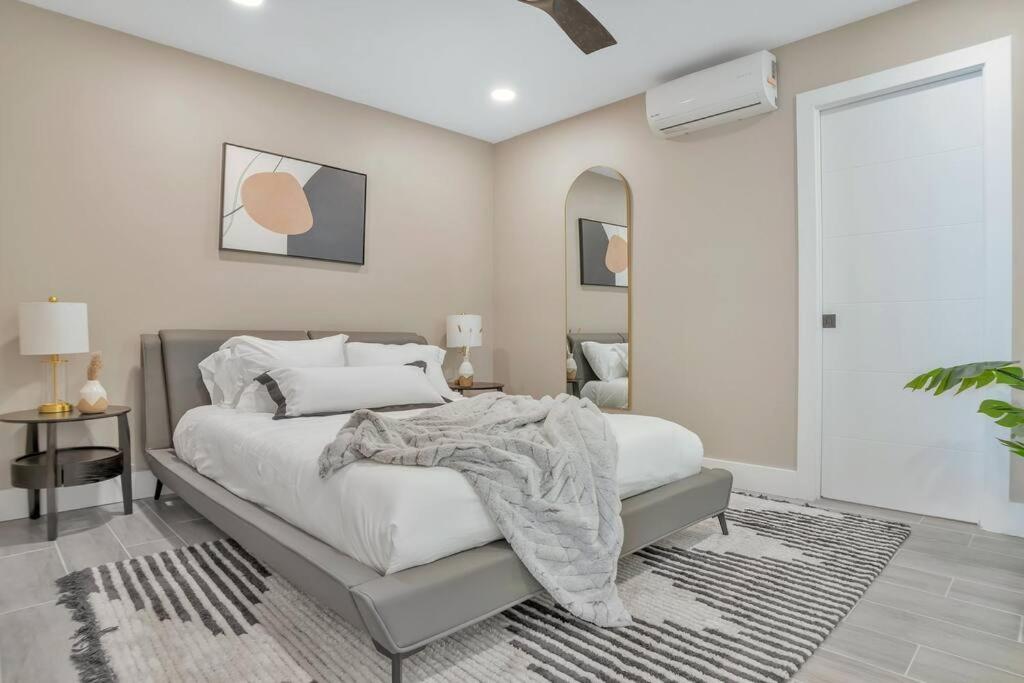 Stunning 2 Story Villa With Pool Fort Lauderdale Exteriör bild