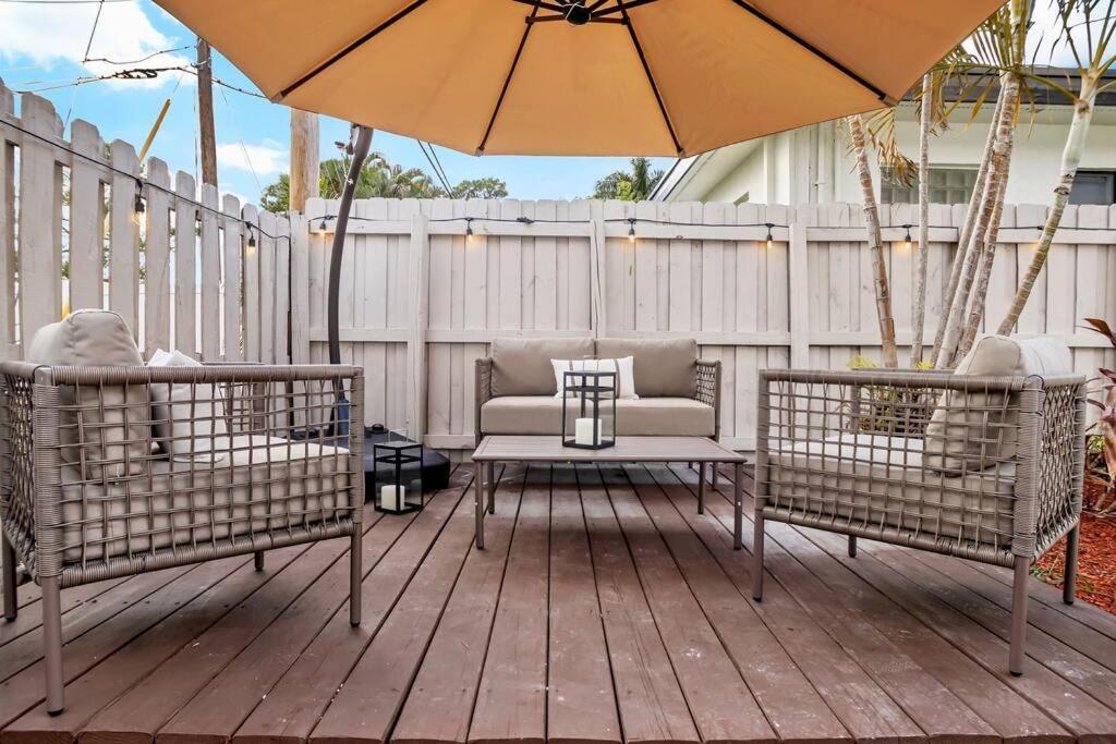Stunning 2 Story Villa With Pool Fort Lauderdale Exteriör bild