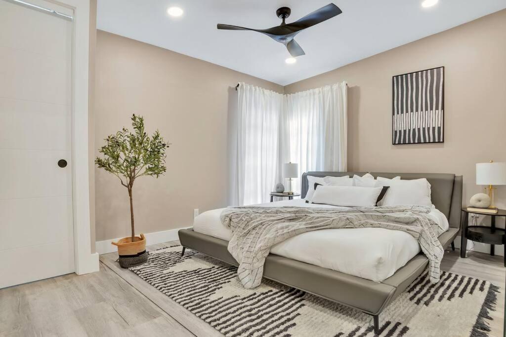 Stunning 2 Story Villa With Pool Fort Lauderdale Exteriör bild