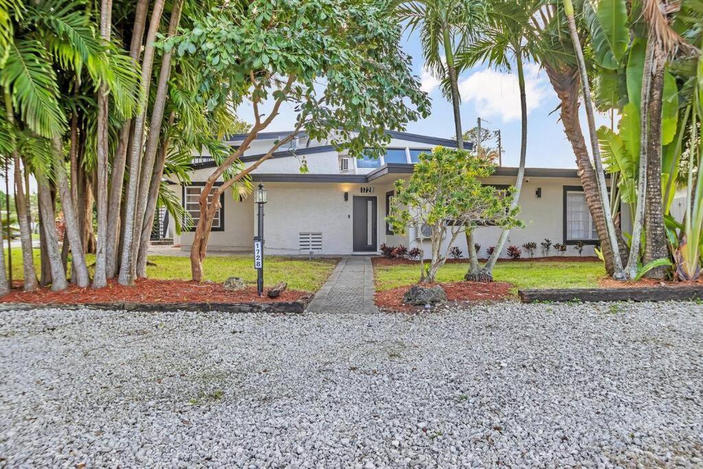 Stunning 2 Story Villa With Pool Fort Lauderdale Exteriör bild