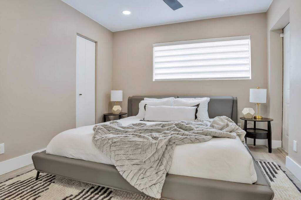 Stunning 2 Story Villa With Pool Fort Lauderdale Exteriör bild