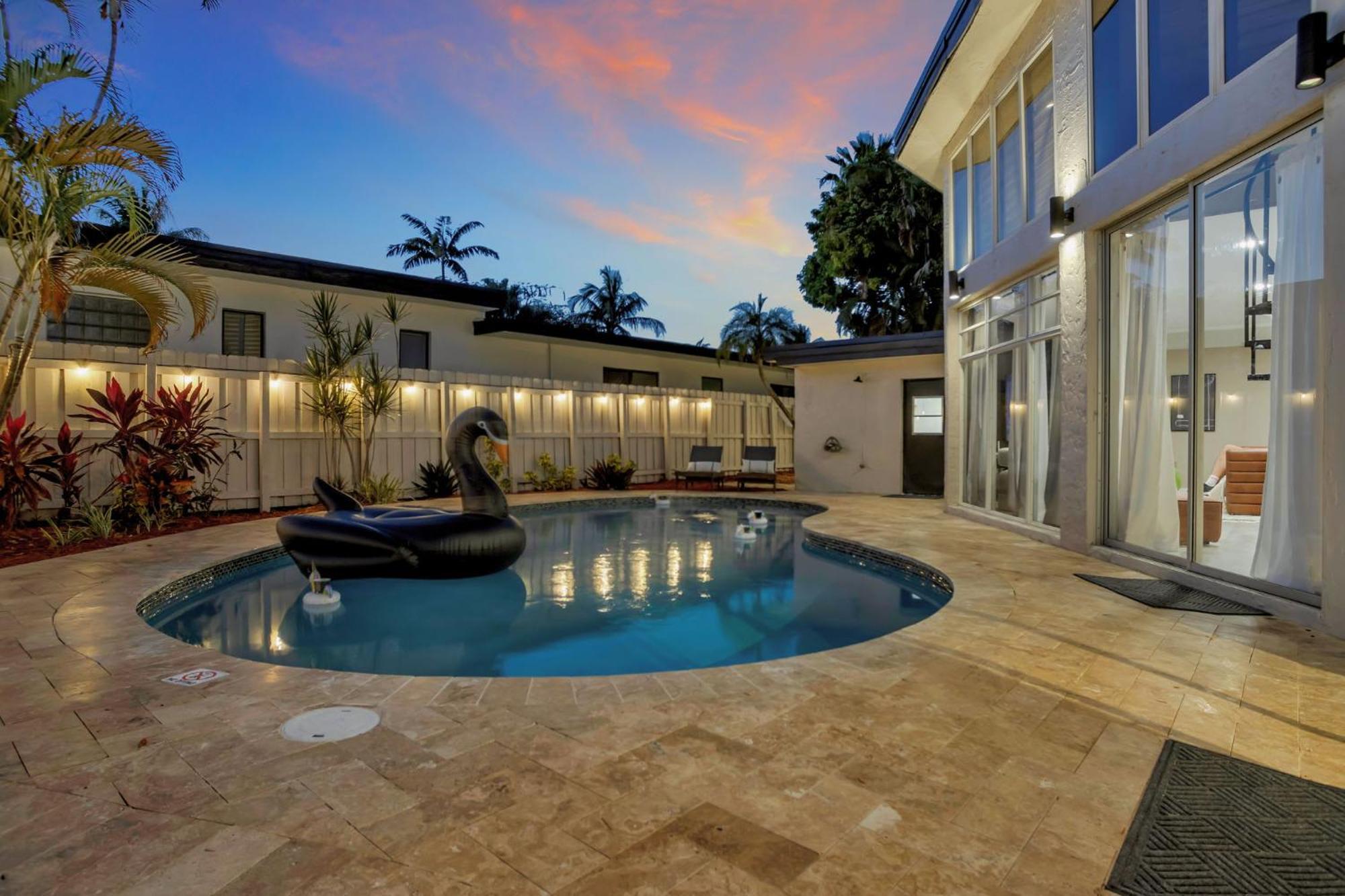 Stunning 2 Story Villa With Pool Fort Lauderdale Exteriör bild
