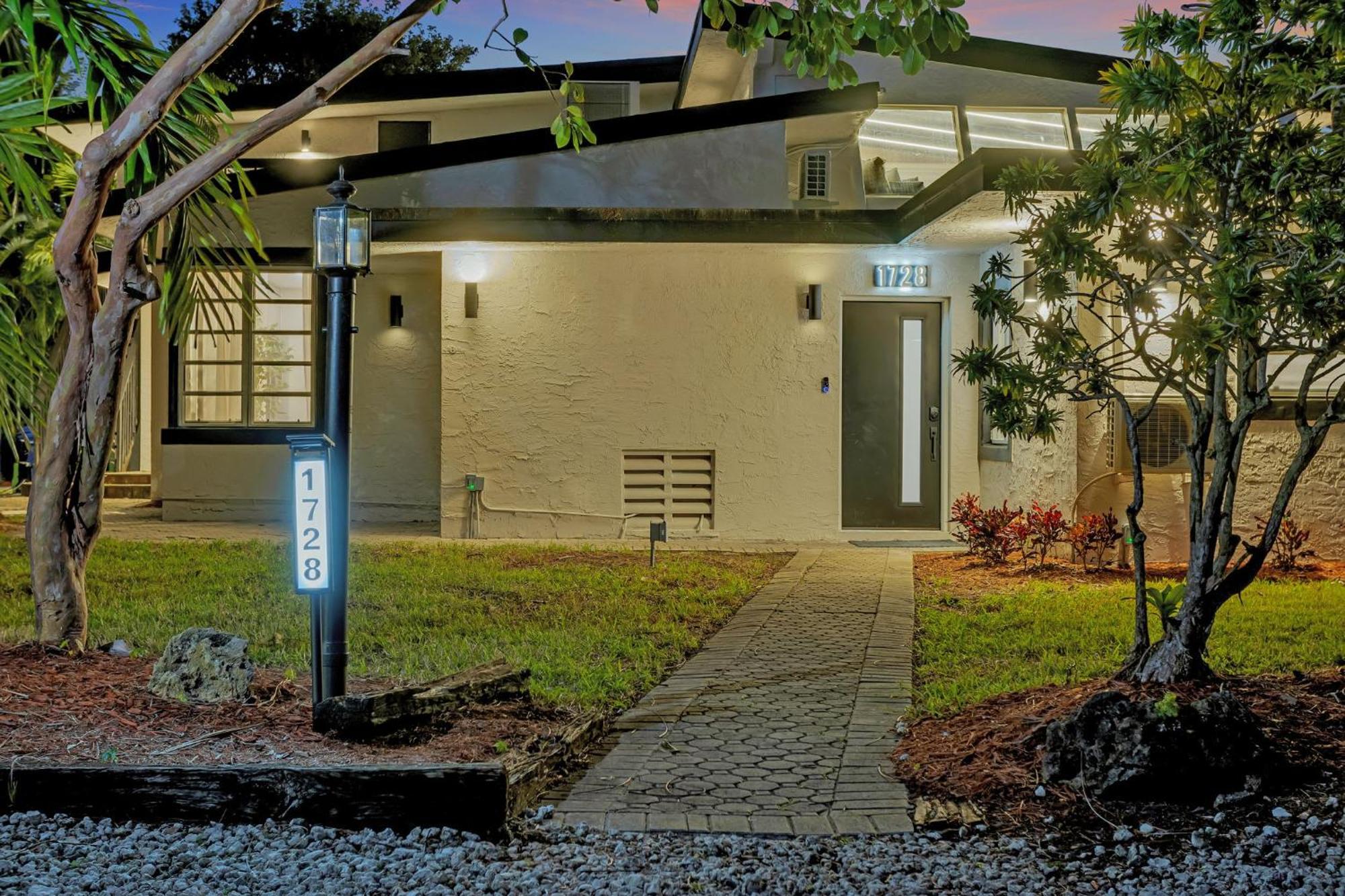 Stunning 2 Story Villa With Pool Fort Lauderdale Exteriör bild
